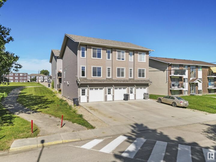 Photo de la propriété: #2 4904 44 Street AB T7A 1B2