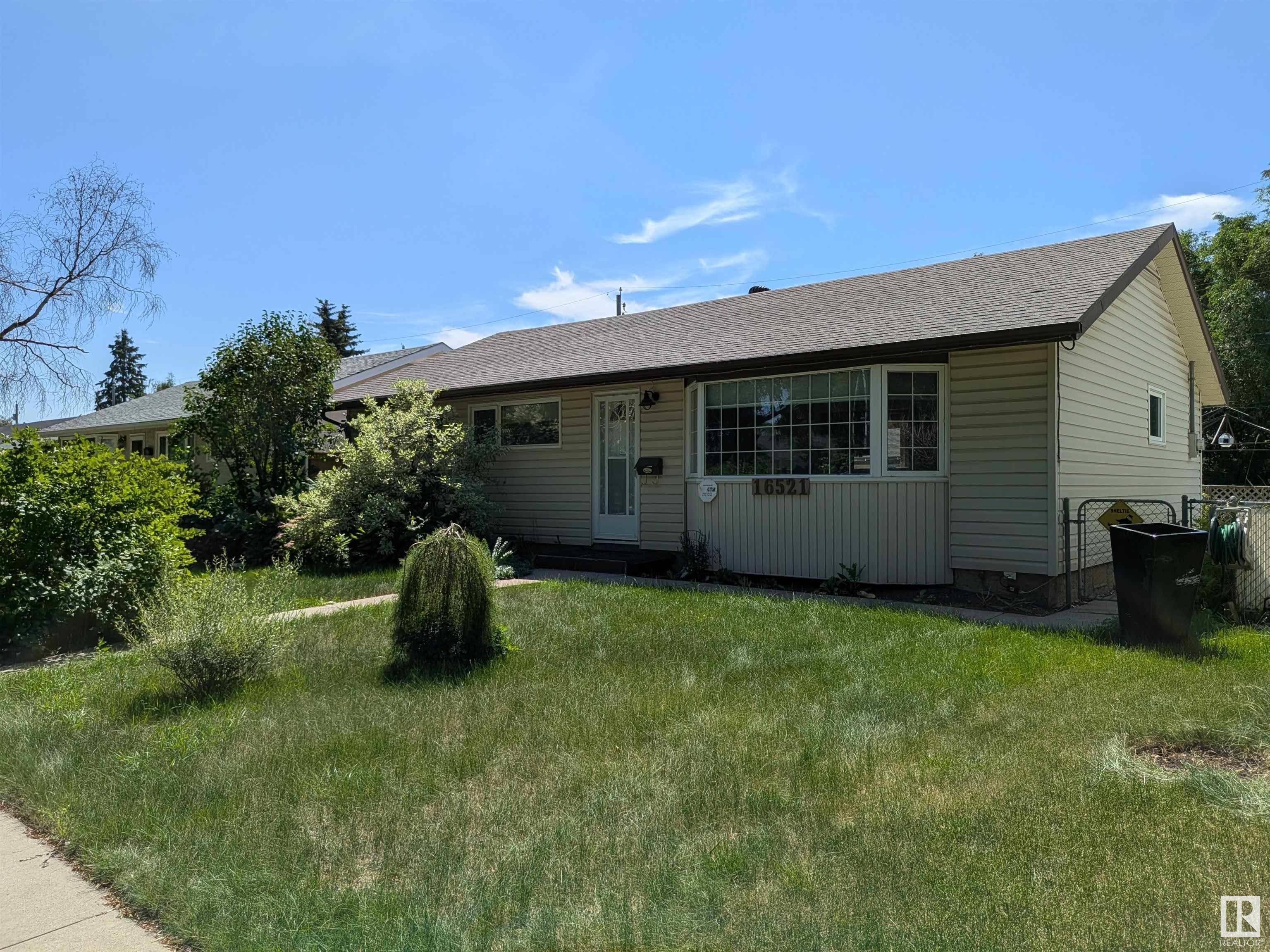 Property Photo: 16521 106 Avenue NW AB T5P 0X1