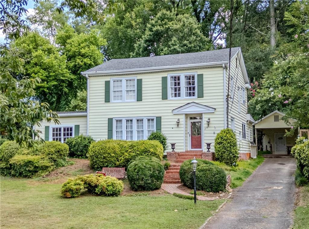 Property Photo: 210 E 9th Street E GA 30161