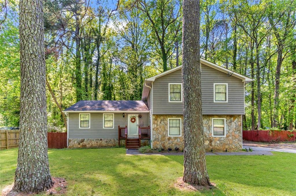Property Photo: 484 Aberdeen Drive GA 30083