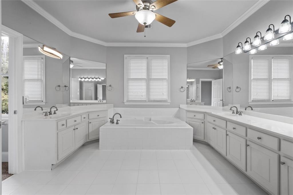 Property Photo: 515 Oak Bridge Trail GA 30022