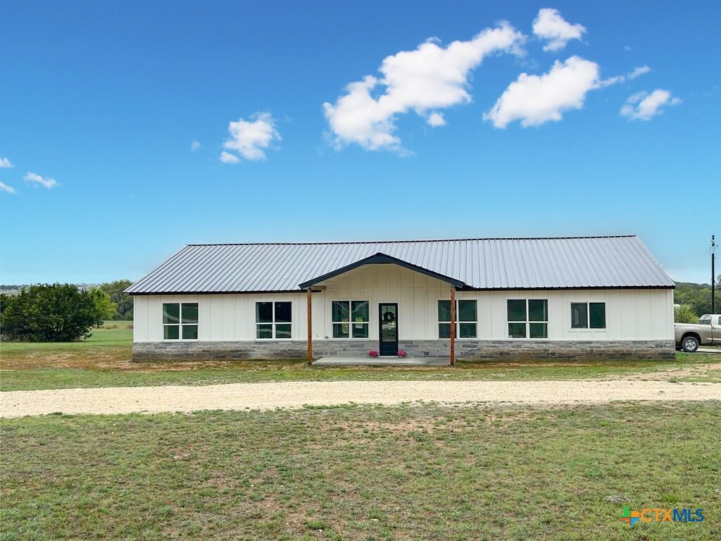 Property Photo: 720 County Road 2337 TX 76550