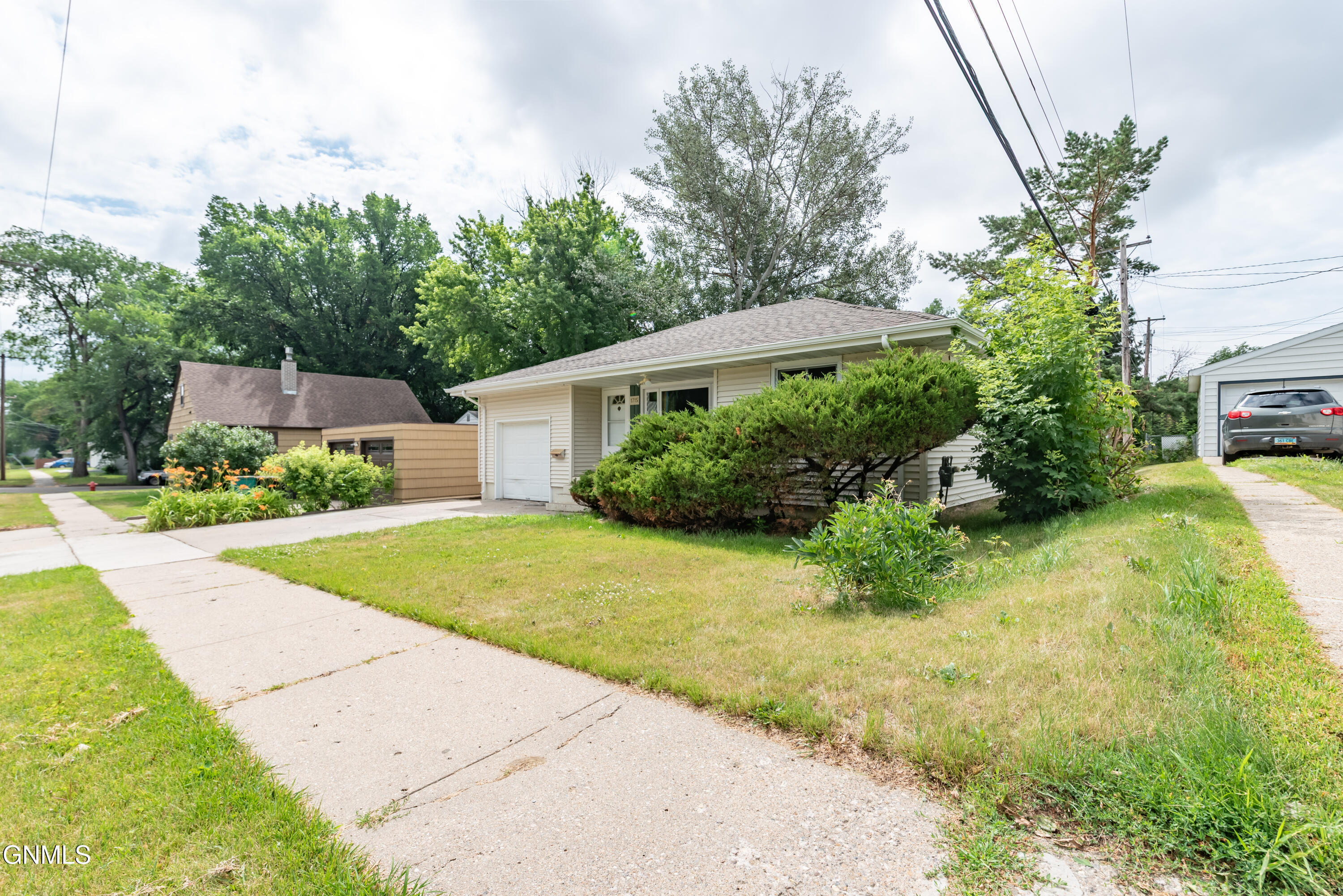 Property Photo: 1715 D Avenue E ND 58501