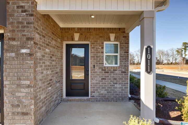 Property Photo:  5509 Headwinds Lane  AL 35022 