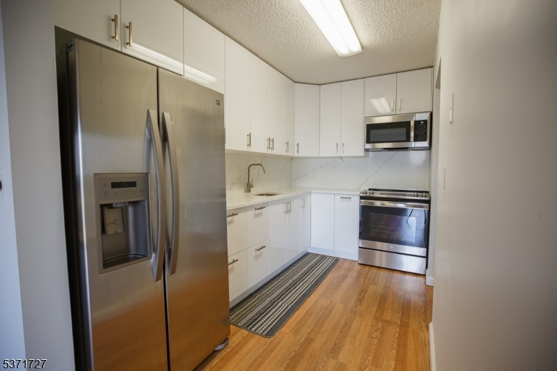 Property Photo:  10 N Wood Ave 722  NJ 07036 