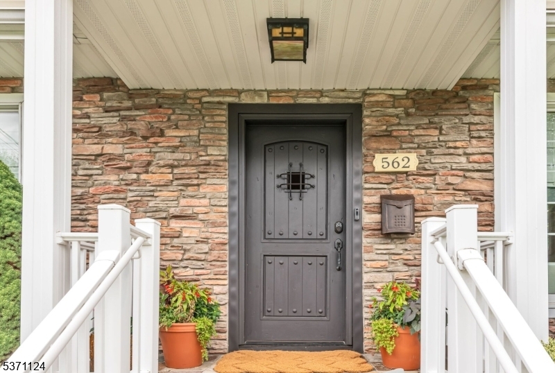 Property Photo:  562 Barnett Pl  NJ 07450 