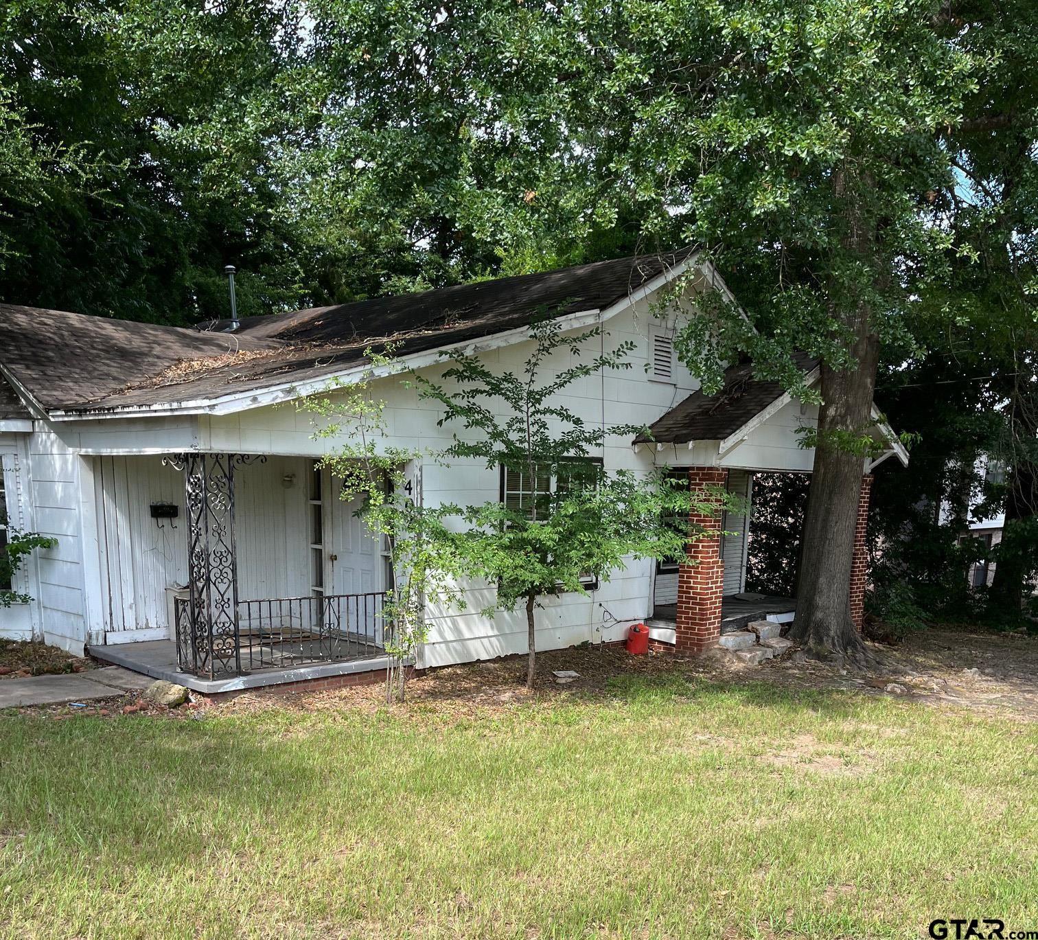 Property Photo: 402 Wigley TX 75773