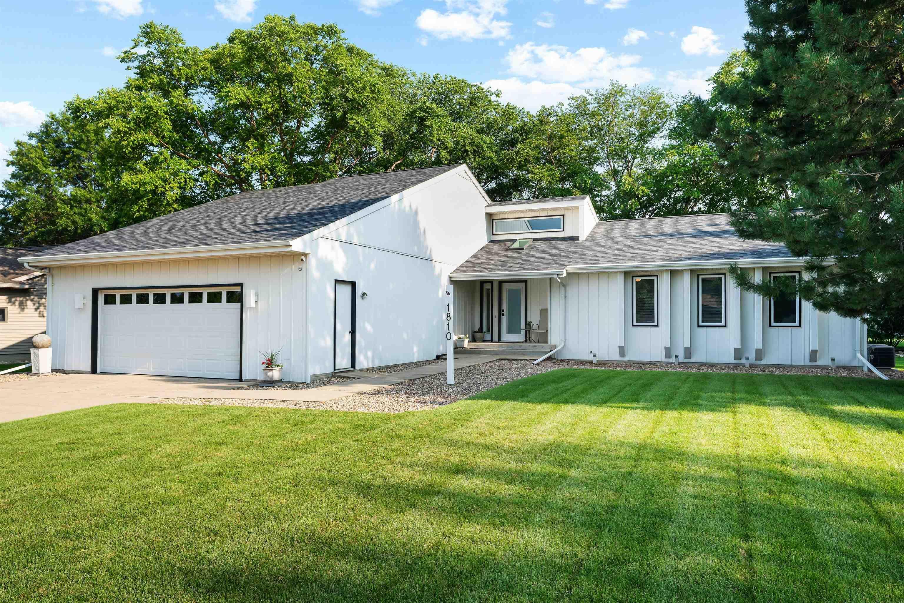 1810 Donald Drive  Cedar Falls IA 50613 photo