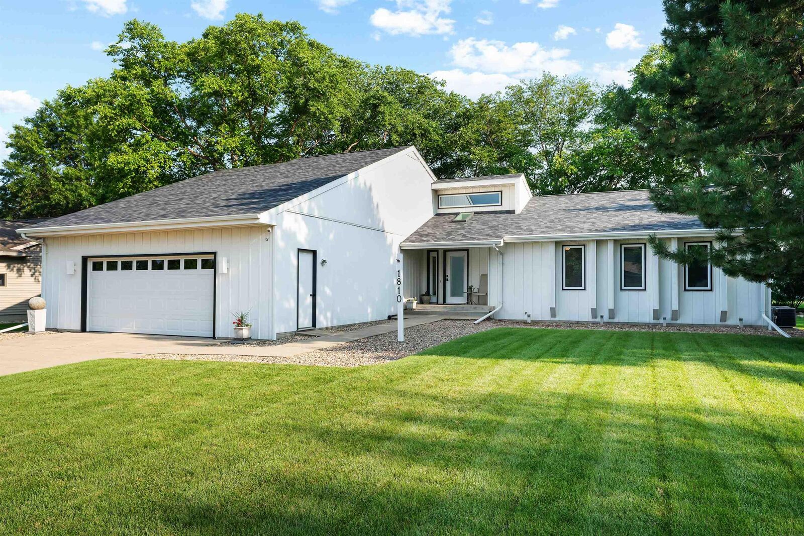Property Photo: 1810 Donald Drive IA 50613