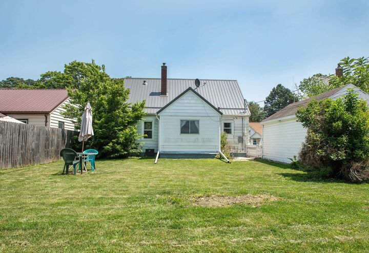 Property Photo:  908 Vermont St  IA 50702 