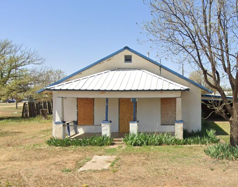 Property Photo: 430 S Emerald TX 79322