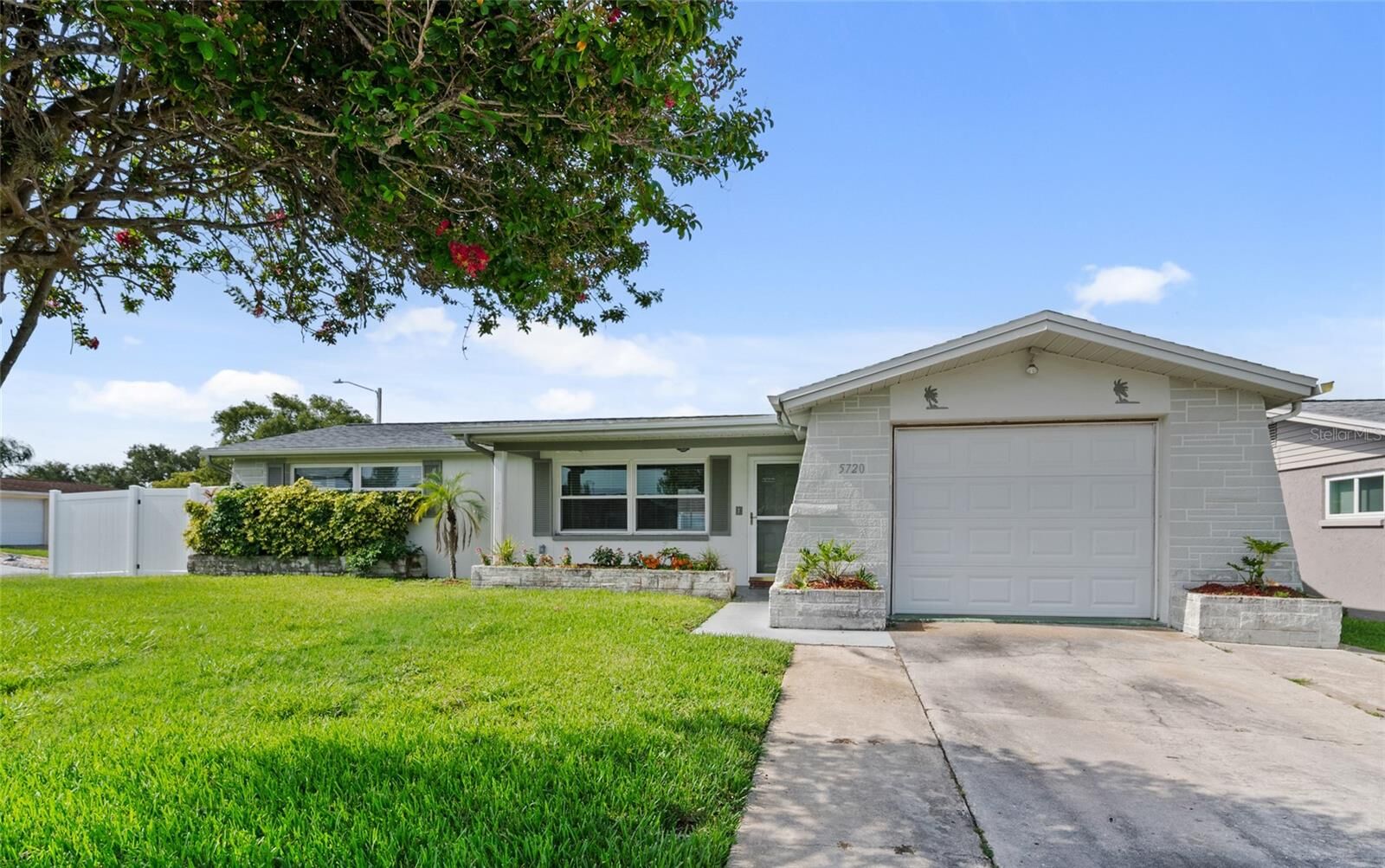 Property Photo:  5720 Mockingbird Drive  FL 34652 