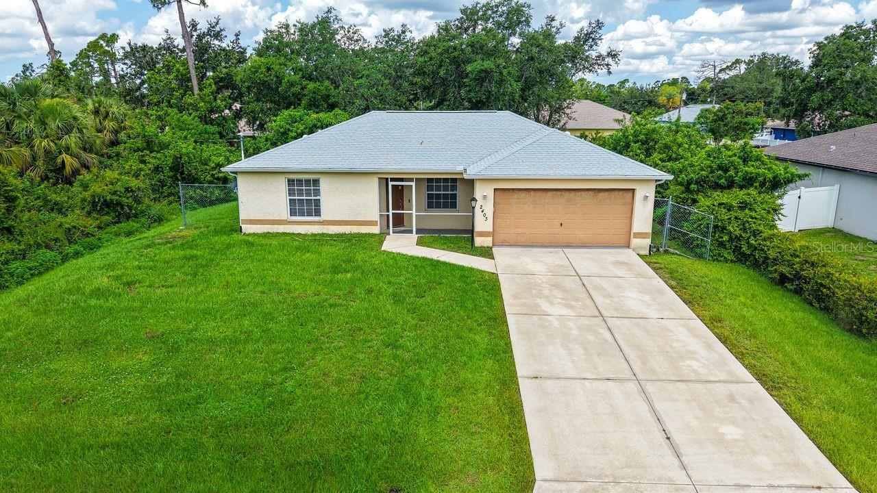 Property Photo: 2403 Trianna Street FL 34291