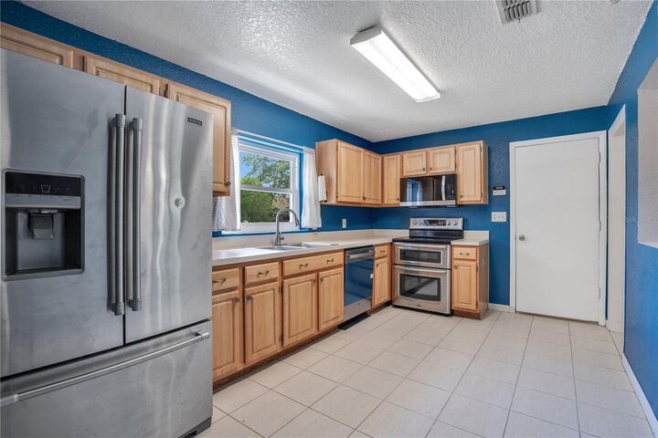Property Photo: 8666 Wichita Place FL 32827