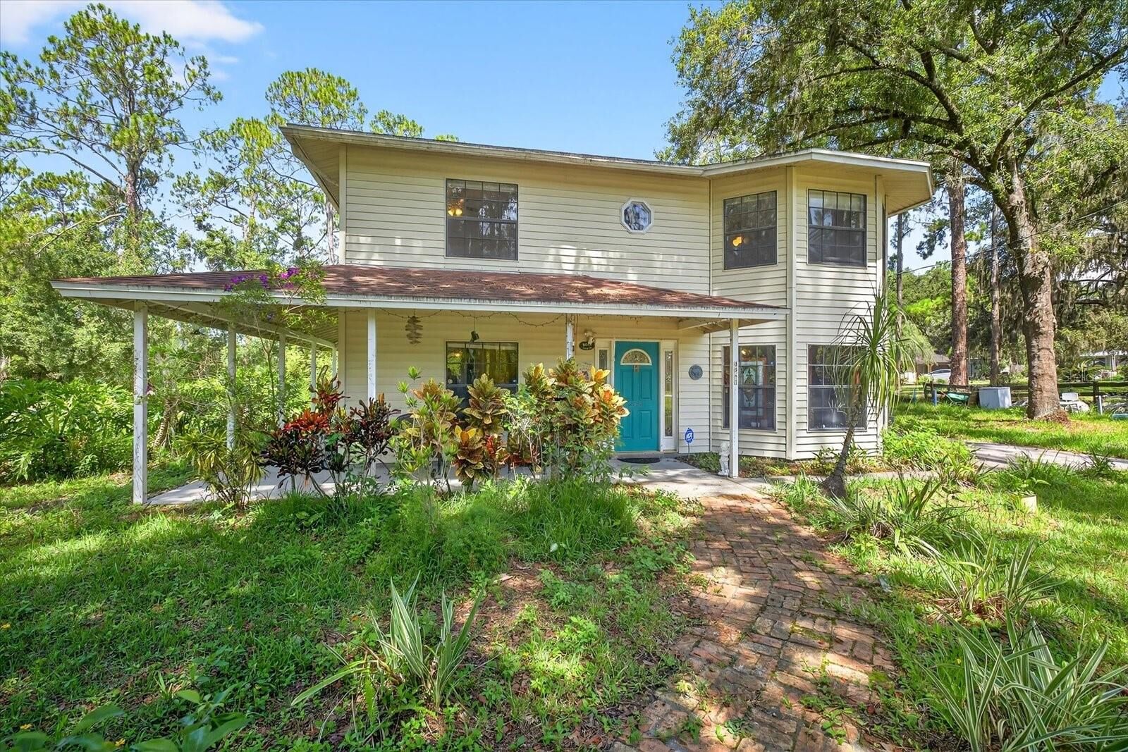 Property Photo: 8541 Fussell Drive FL 33545