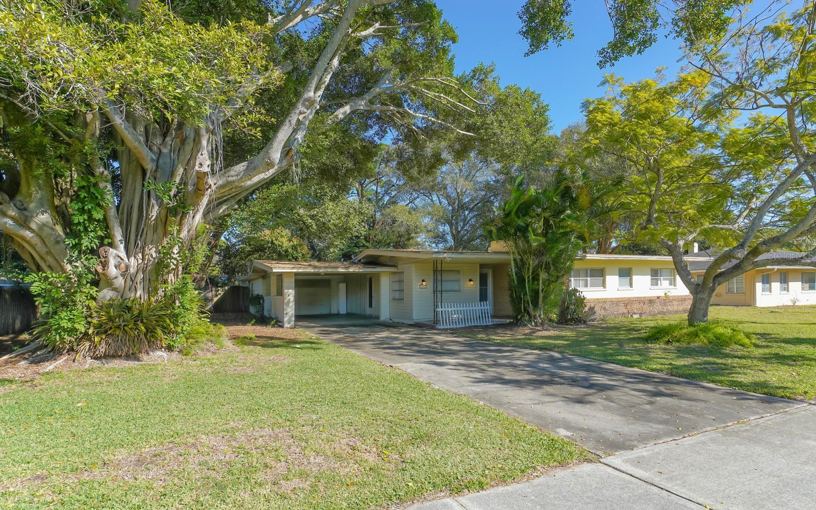 Property Photo: 2461 Ringling Boulevard FL 34237