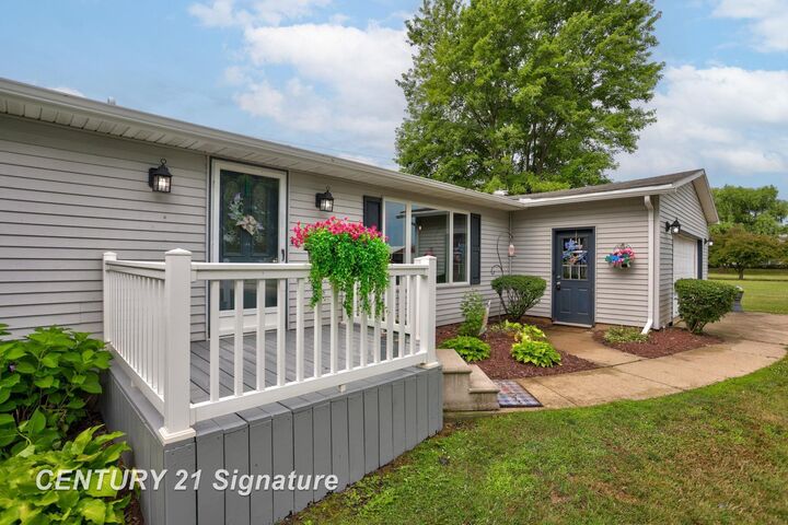 Property Photo: 13431 Peet Road MI 48649