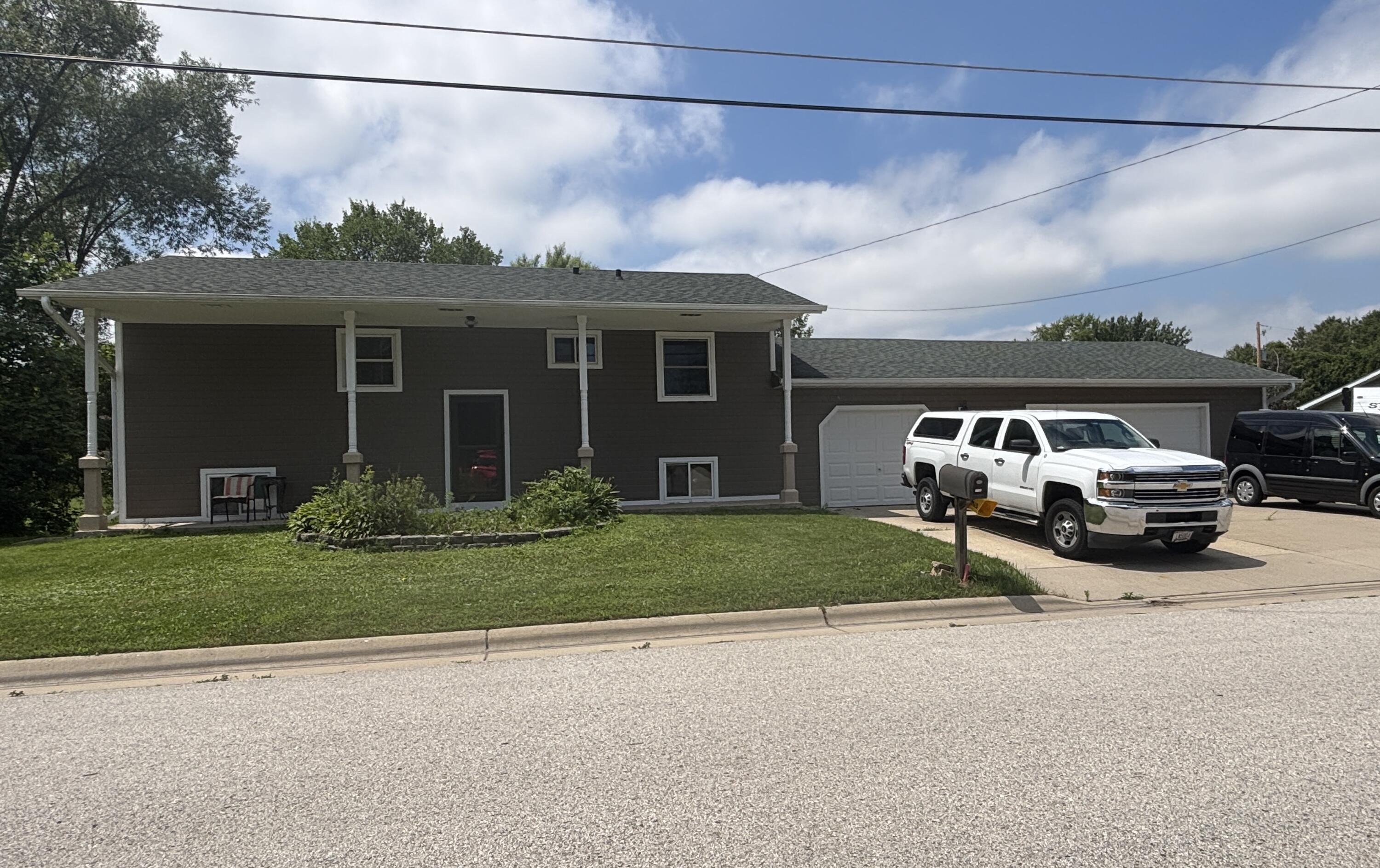 Property Photo: 816 Clay St WI 53098