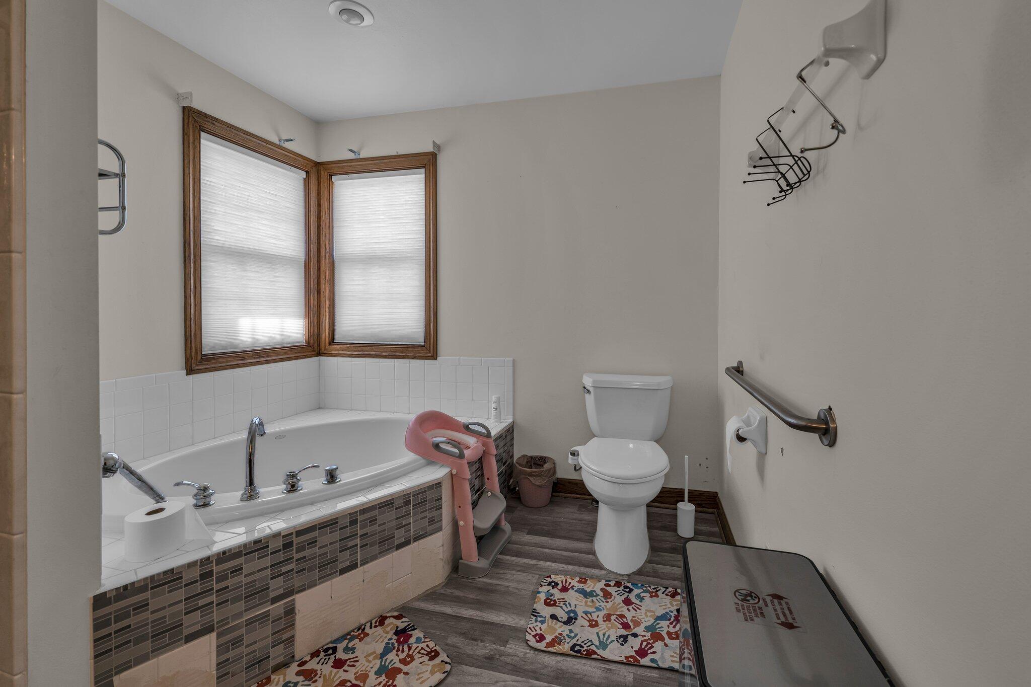 Property Photo: 211 E Larson Ln WI 53154