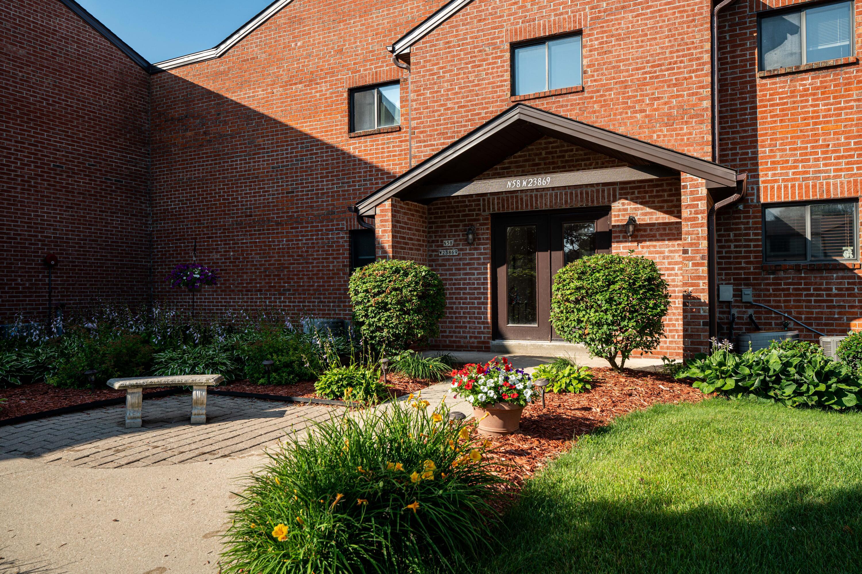 Property Photo: N58w23869 Hastings Ct 302 WI 53089