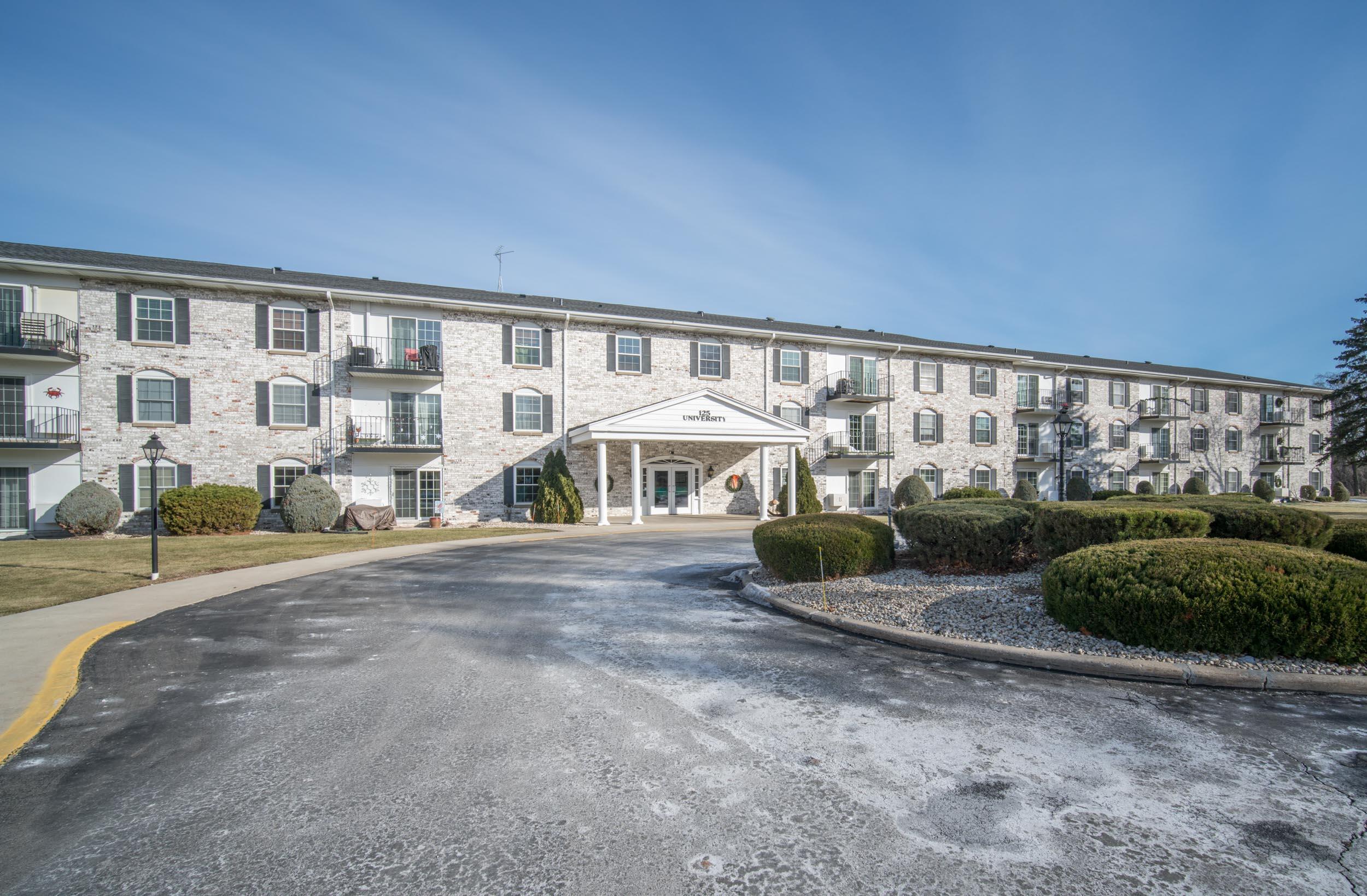 Property Photo: 125 N University Dr 217 WI 53095