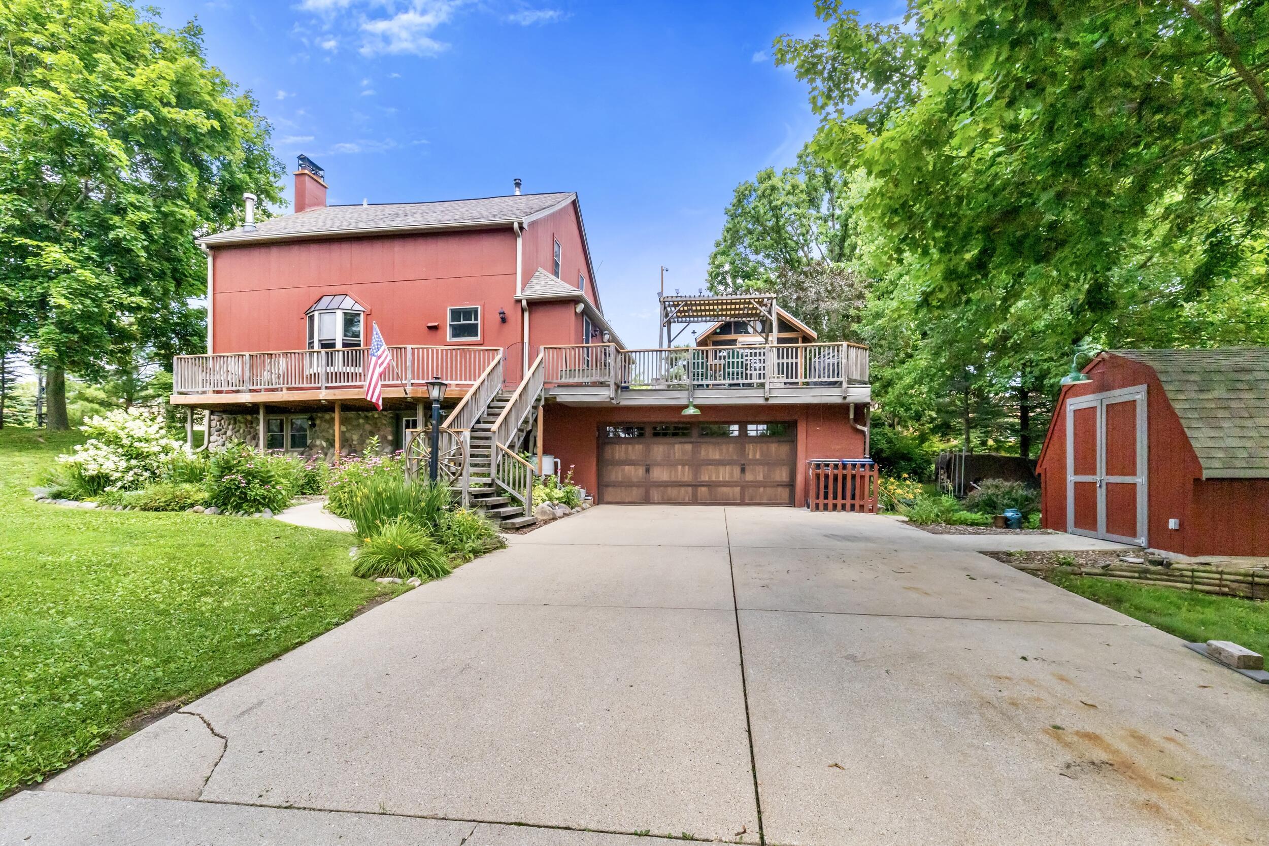Property Photo: 215 Criglas Rd WI 53183