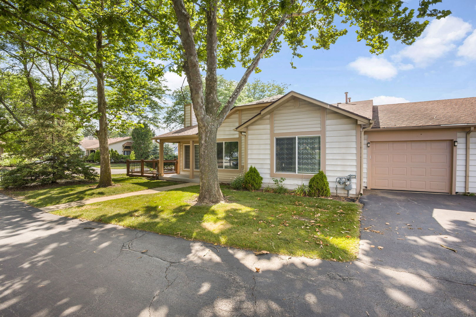 Property Photo: 1817 Appaloosa Drive IL 60565