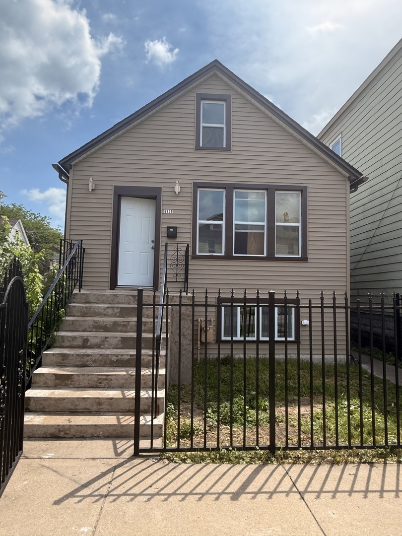 Property Photo: 8409 S Brandon Avenue IL 60617