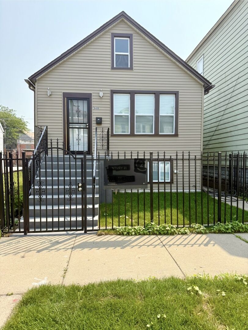 Property Photo: 8409 S Brandon Avenue IL 60617