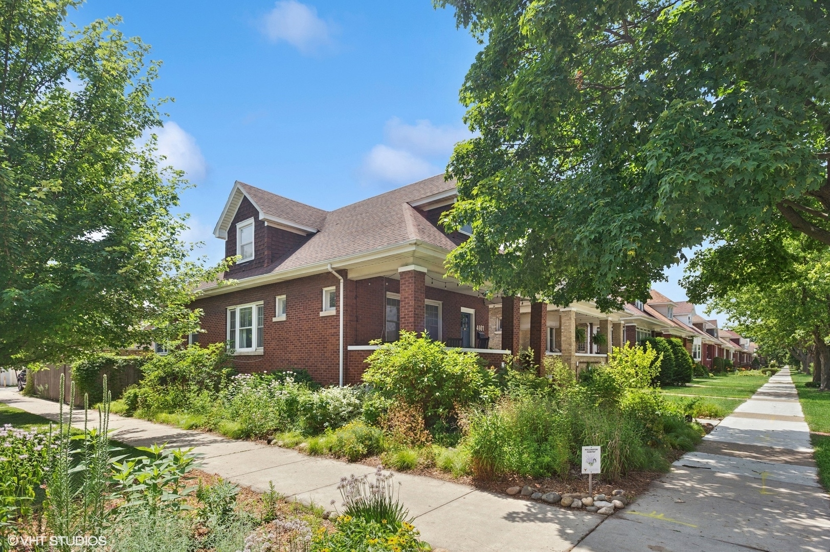 Property Photo: 4901 W George Street IL 60641