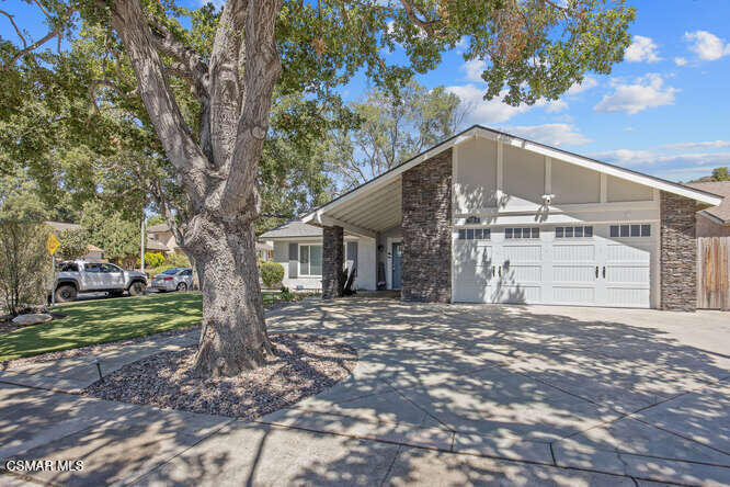 Property Photo: 724 American Oaks Avenue CA 91320