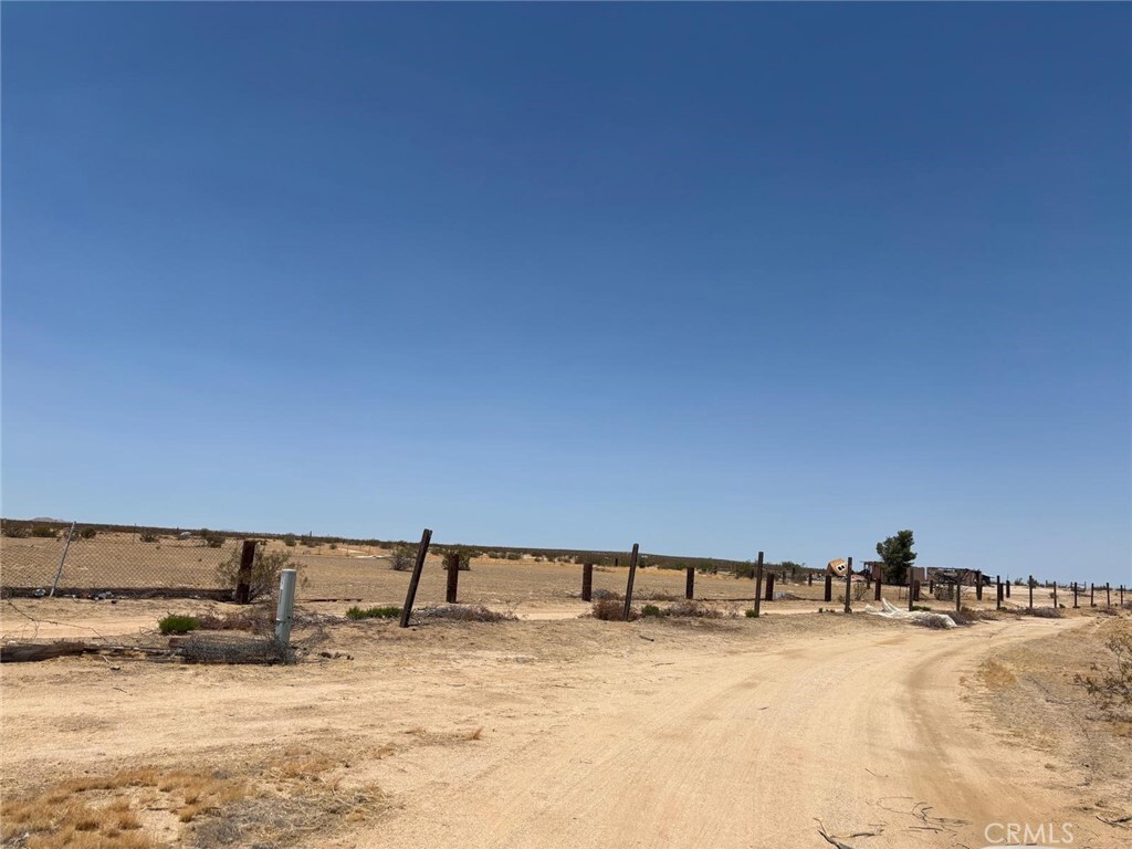 Property Photo: 23495 E Avenue K8 CA 93535