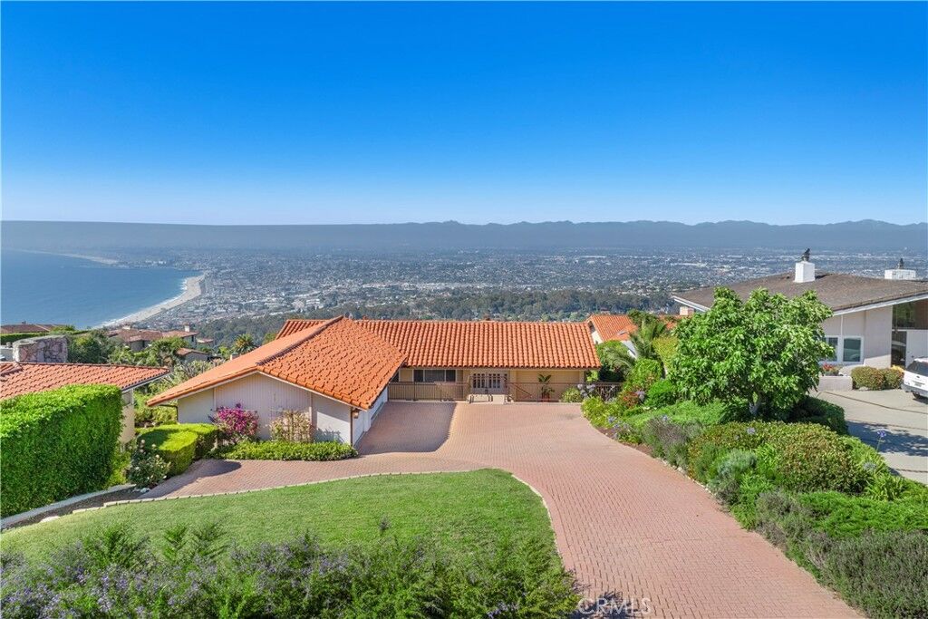 Property Photo: 952 Via Del Monte CA 90274