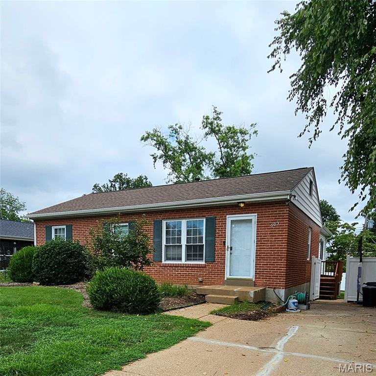 Property Photo:  605 Sessions Avenue  MO 63126 