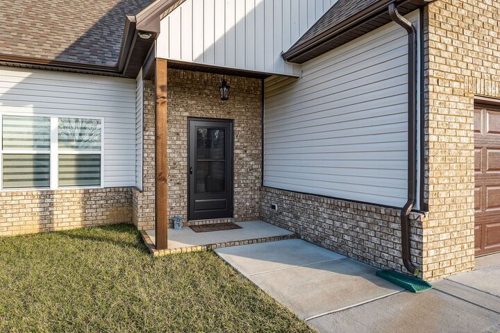 Property Photo:  235 Villa St  TN 37166 