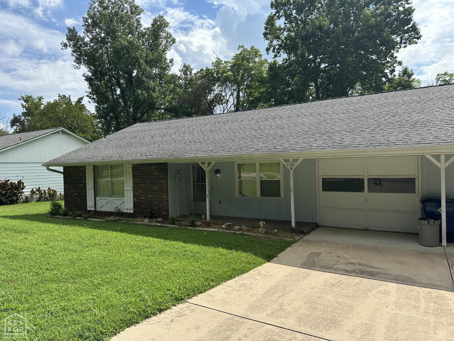 Property Photo: 1121 Meadowbrook Drive AR 72653