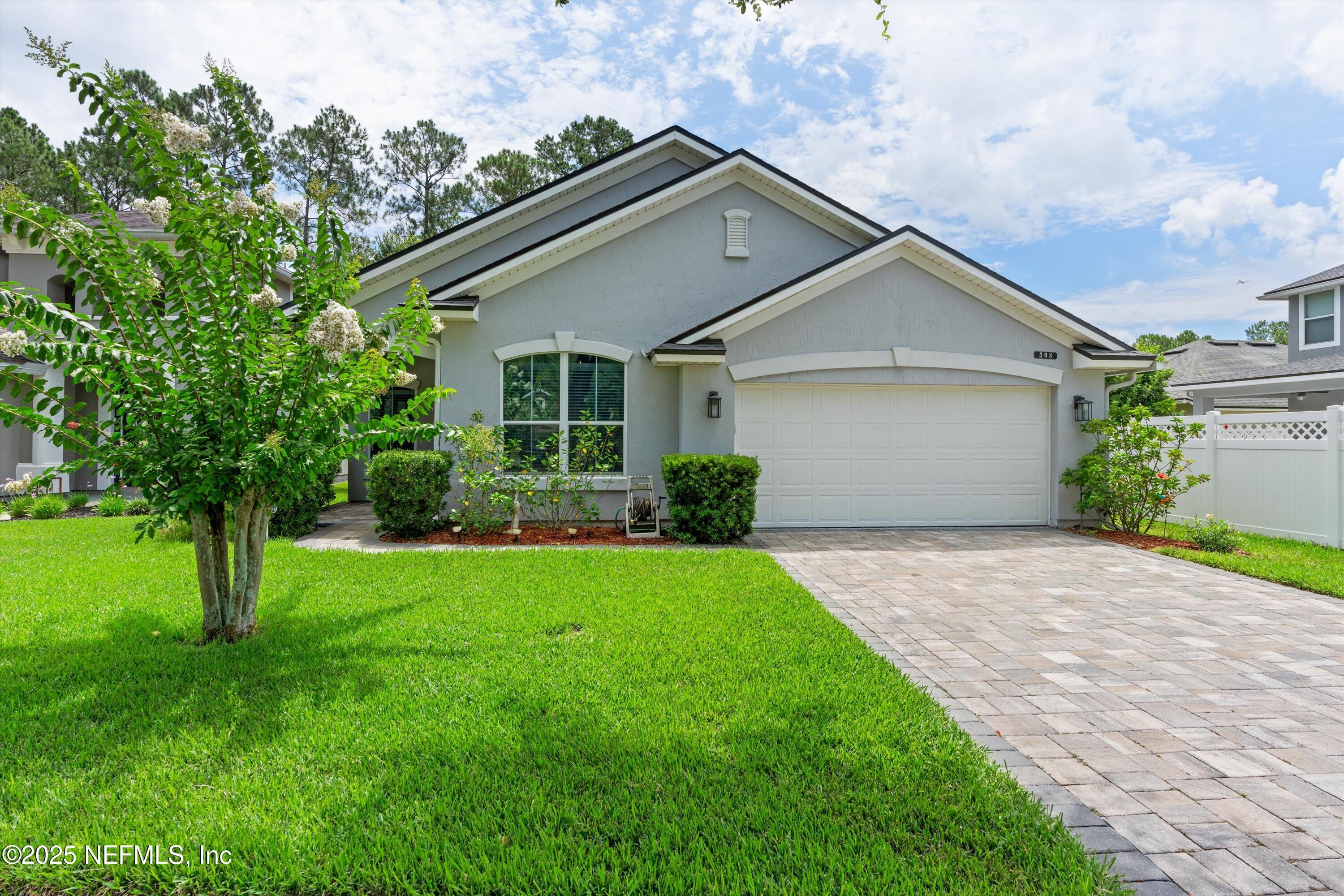 Property Photo: 308 Carriage Hill Court FL 32259