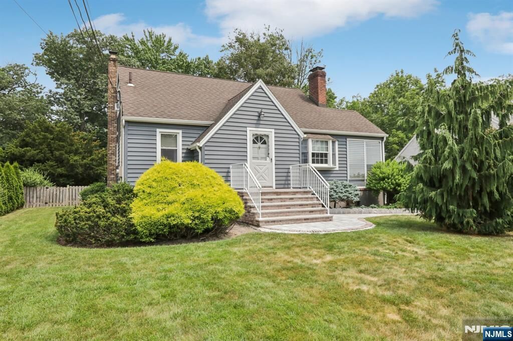 Property Photo: 86 Parkway NJ 07662