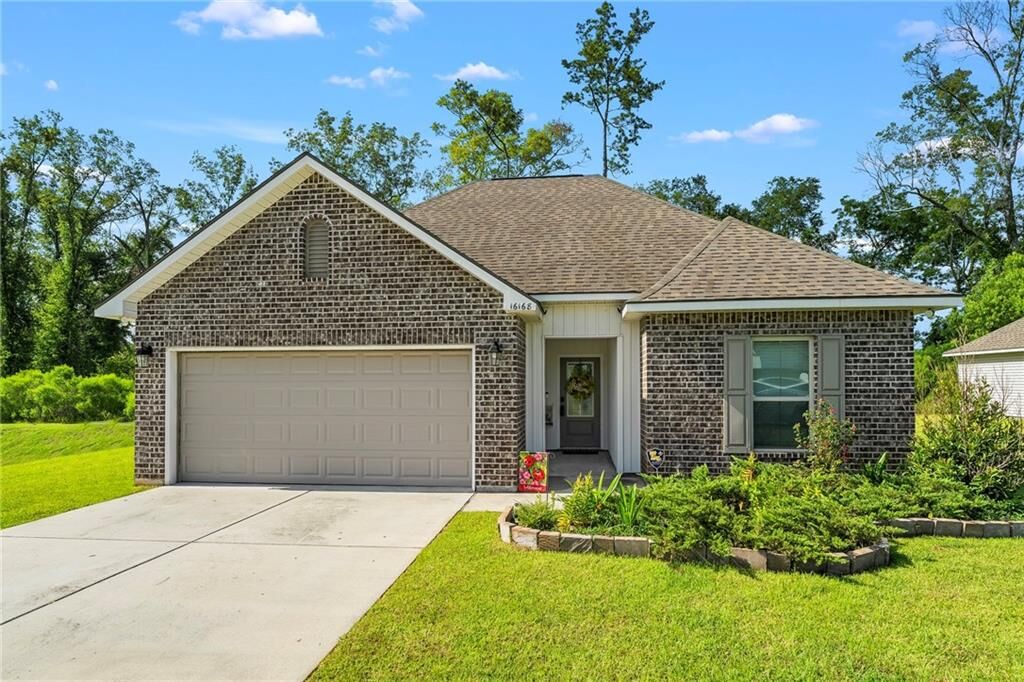 Property Photo: 16168 South Trace Extension LA 70454