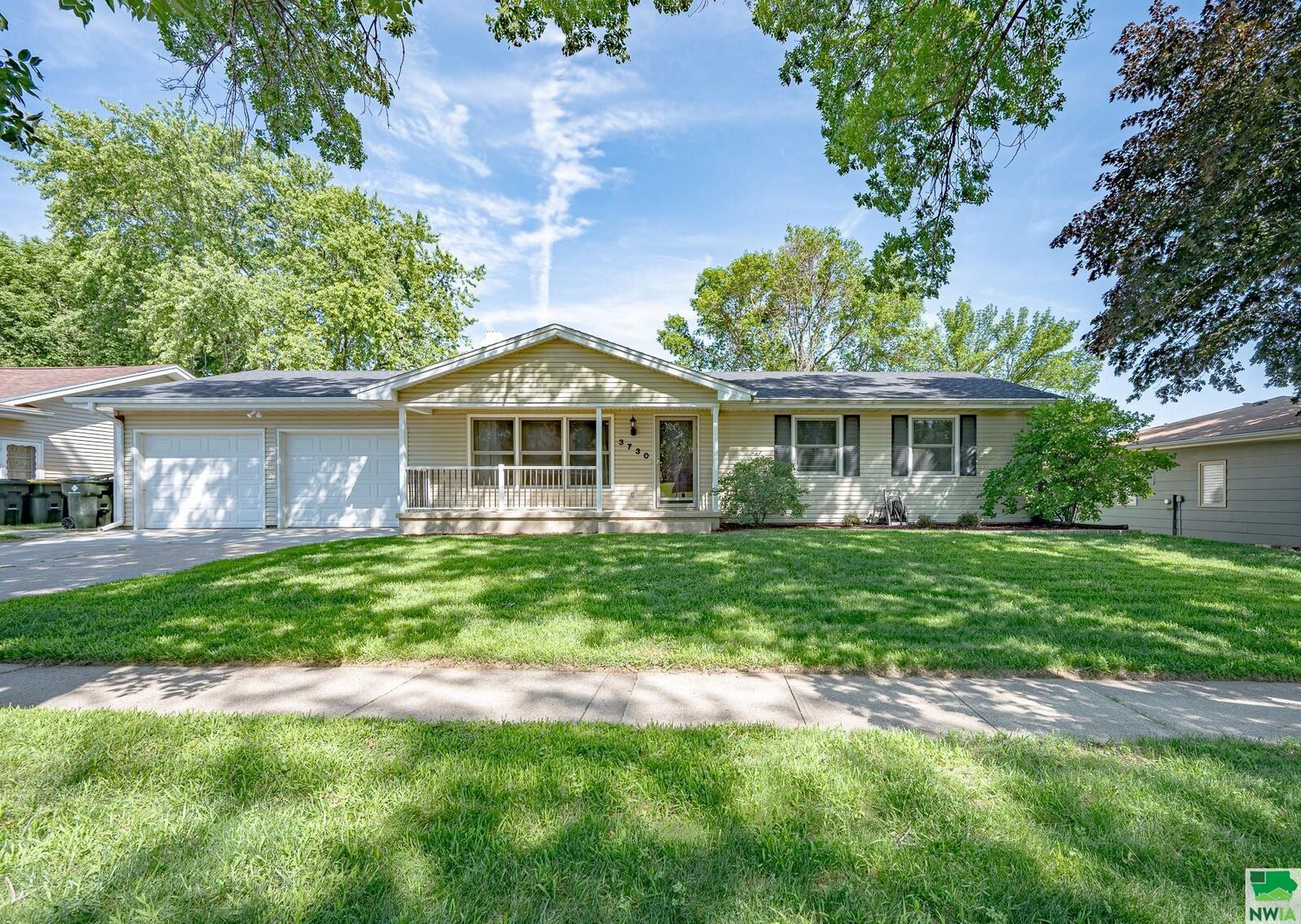 Property Photo: 3730 Mohave Dr IA 51104