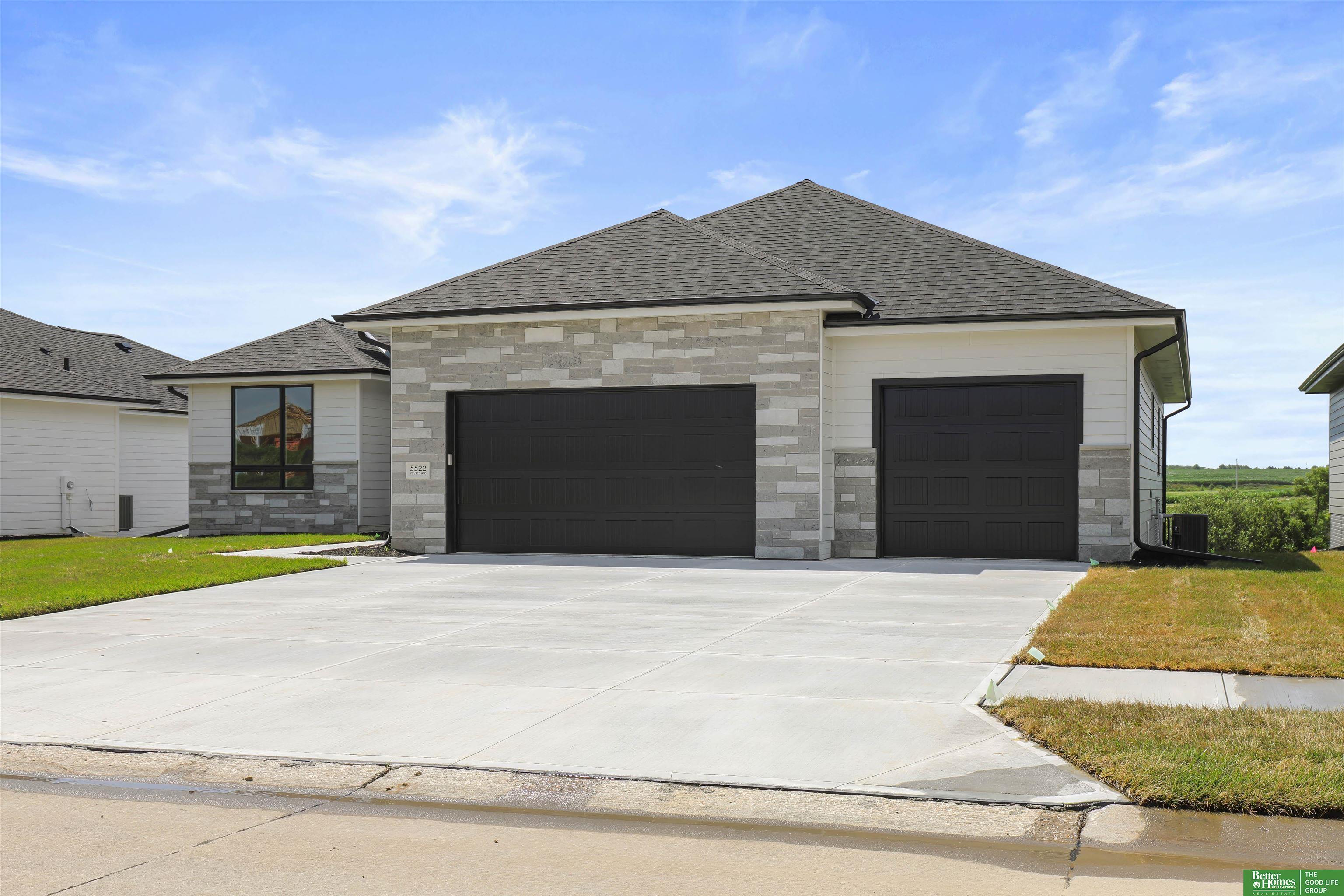 Property Photo: 5522 N 213 Avenue NE 68022
