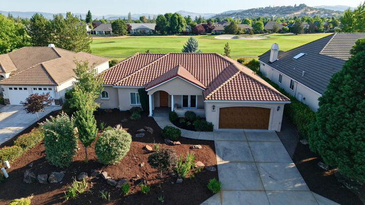 143 Pine Lake Drive  Eagle Point OR 97524 photo