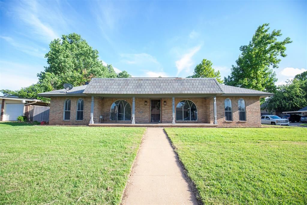 Property Photo: 2328 NW 113th Street OK 73120