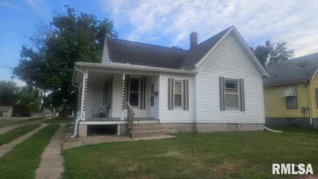Property Photo: 658 E Maple Street IL 61520