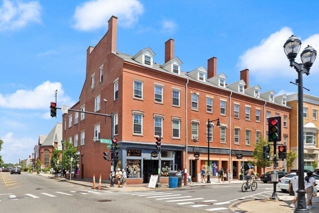 Property Photo:  304 Essex St 1  MA 01970 