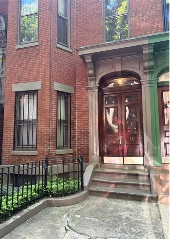 Property Photo: 10 Wellington Street 3F MA 02118