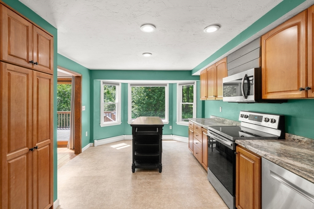 Property Photo: 29 Chipper Hill Rd MA 01534