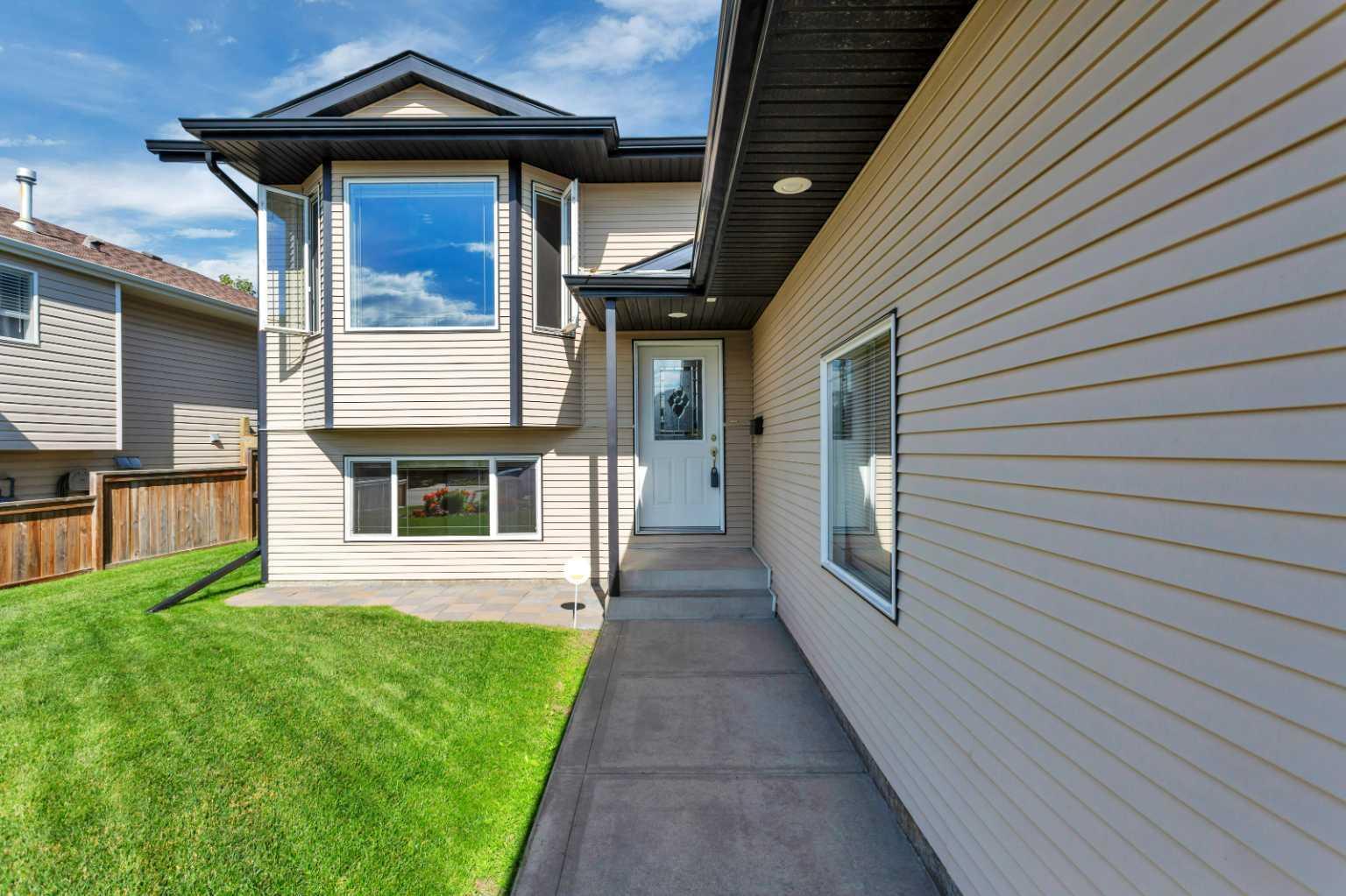 Property Photo: 193 Westgate Crescent AB T0M 0J0