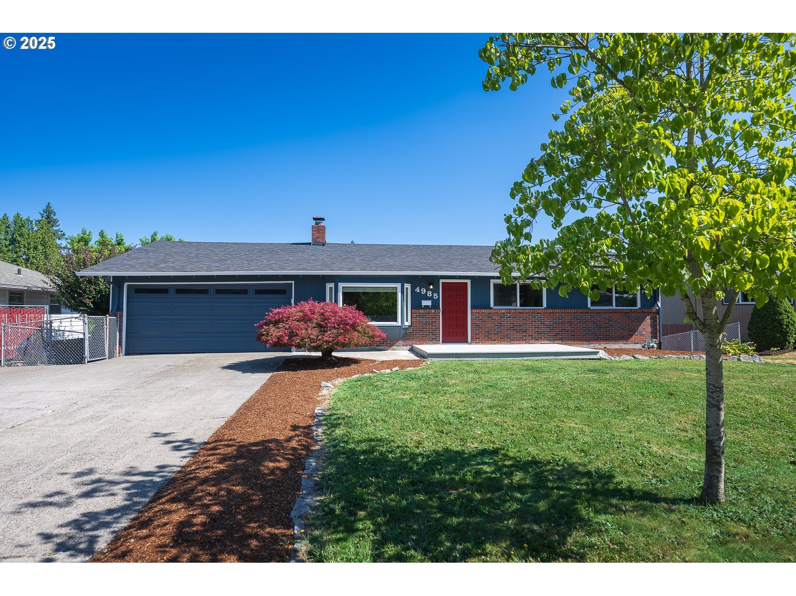 Property Photo: 4985 SE Willow St OR 97222