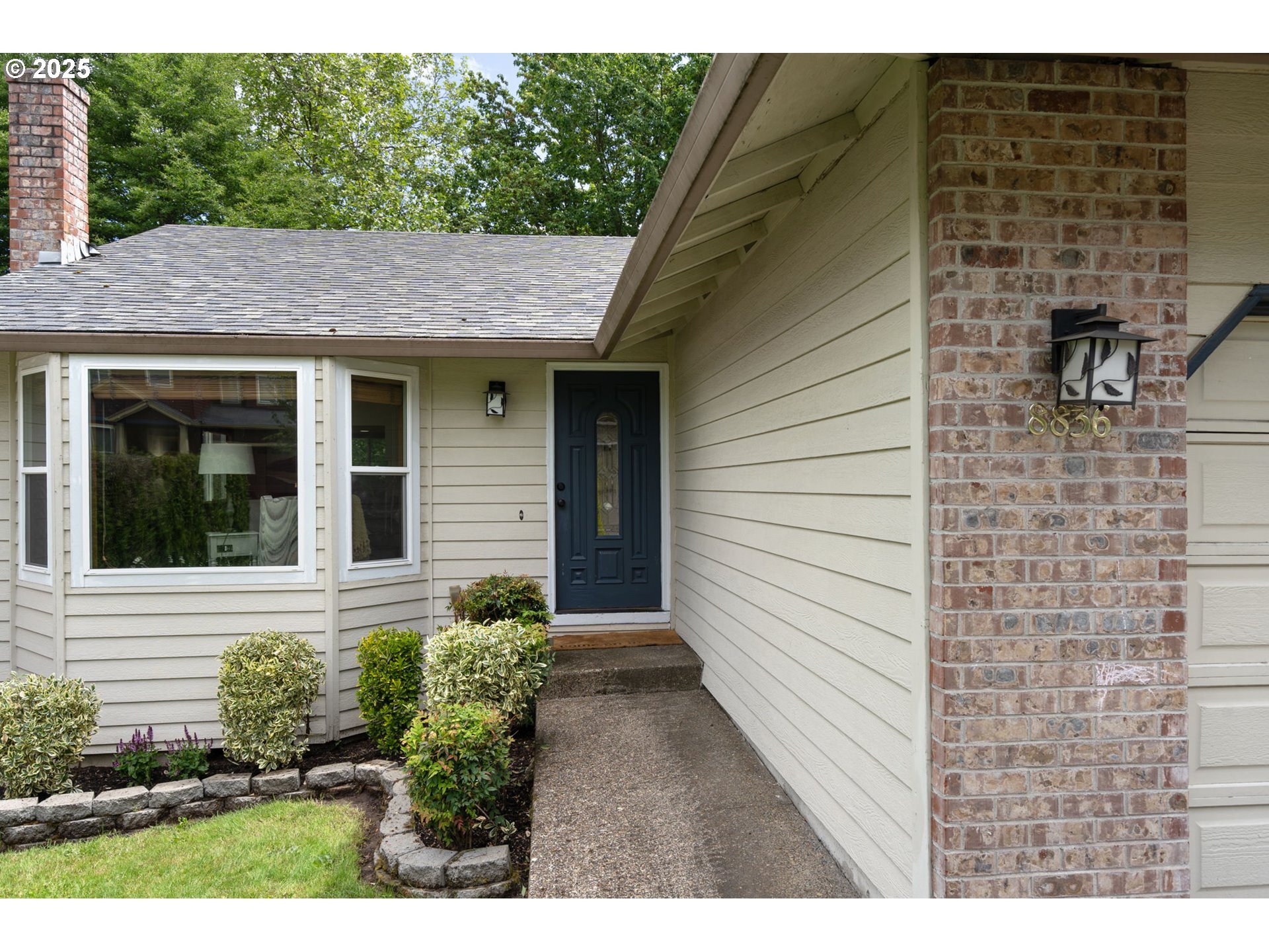 Property Photo: 8836 SW 51st Ave OR 97219